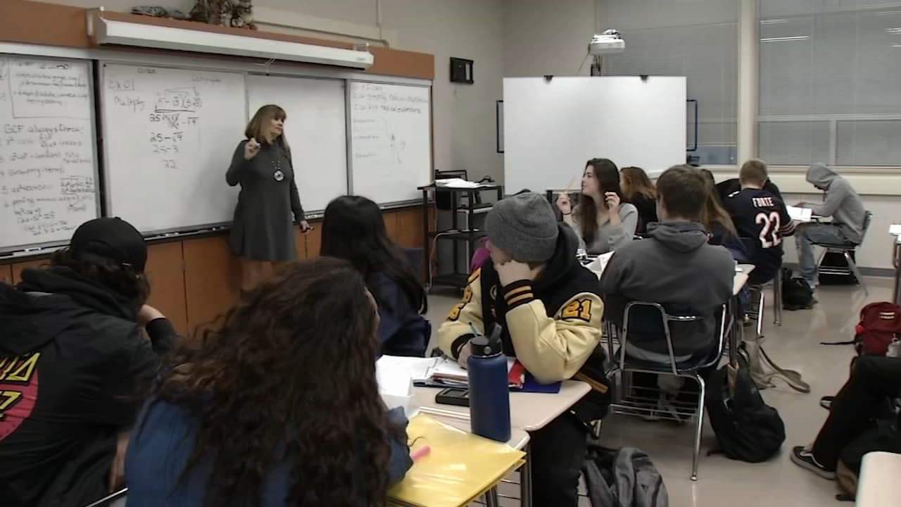 Số học sinh ghi danh vào trường công ở California giảm 75 nghìn học sinh; Lớn hơn 7 lần so với dự kiến