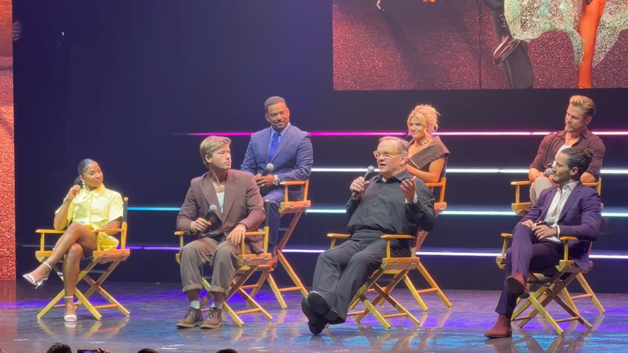 Robert Irwin, Derek Hough, Jordan Chiles, nhiều người khác từ 'Dancing with the Stars' ăn mừng thành công