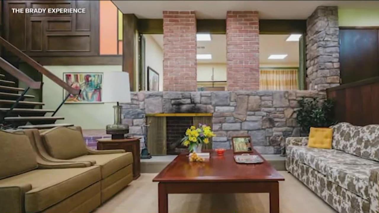 Ngôi nhà 'The Brady Bunch' được trang điểm theo phong cách cổ điển để mang lại trải nghiệm đắm chìm cho người hâm mộ