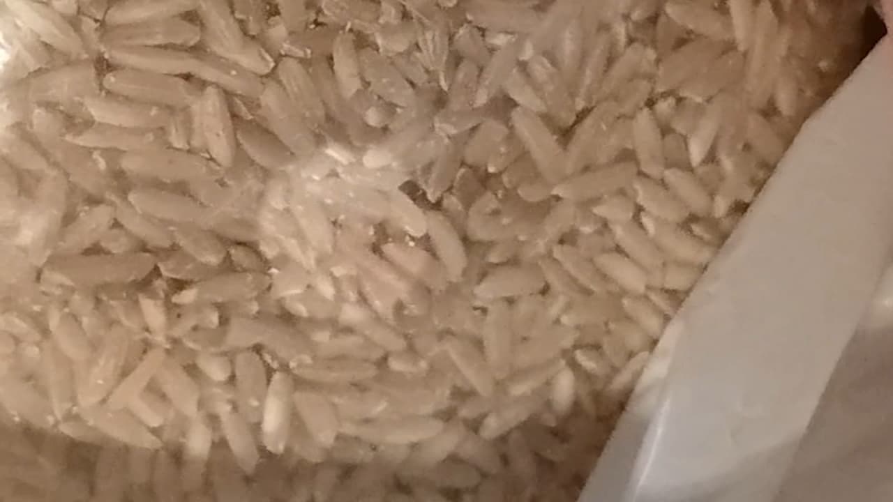 Người phụ nữ SF tìm thấy côn trùng bên trong túi gạo từ Amazon: 'Có thứ đang ngọ nguậy trong đó!'