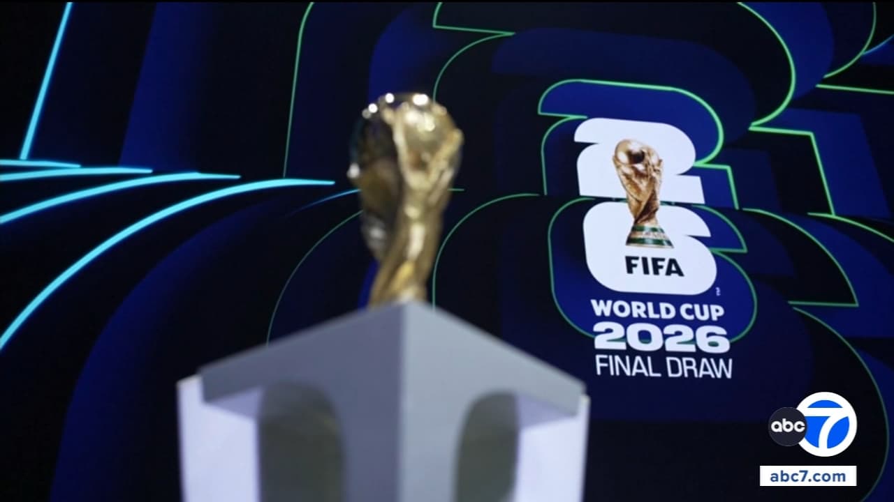 Vé xem các trận đấu World Cup sớm đắt đỏ vẫn được bán rộng rãi