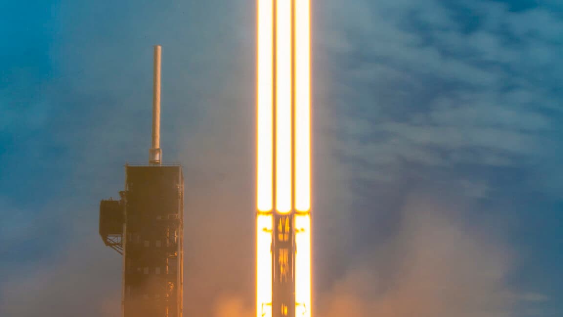 Báo cáo tên lửa: Falcon Heavy đã trở lại; Soyuz-5 của Nga cuối cùng cũng ra mắt
