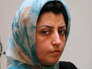 Người Iran đoạt giải Nobel Narges Mohammadi nhập viện sau cuộc khủng hoảng sức khỏe trong tù