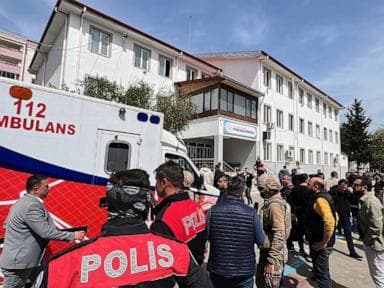 Số người chết trong vụ xả súng ở trường học thứ hai ở Thổ Nhĩ Kỳ trong một tuần tăng lên 10