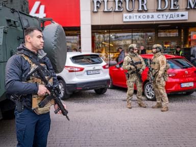 Cảnh sát Kiev bắn chết tay súng giết chết ít nhất 5 người, bắt giữ con tin