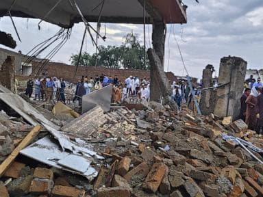 Các quan chức Afghanistan cho biết các cuộc tấn công của Pakistan đã giết chết 7 người và 85 người bị thương trong các cuộc tấn công đầu tiên kể từ khi đàm phán hòa bình