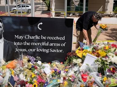 Các bang ca ngợi Charlie Kirk với luật mới thúc đẩy tôn giáo và tự do ngôn luận