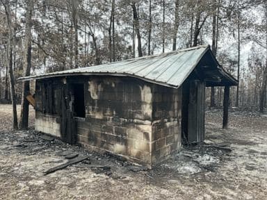 Mưa lớn cuối tuần làm chậm lại 2 vụ cháy rừng lan rộng ở Georgia, ngay cả khi những đám cháy mới bắt đầu