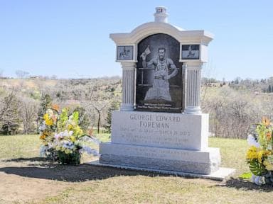 George Foreman an nghỉ ở Iowa, bị thu hút bởi chuyến thăm yên bình năm 1988