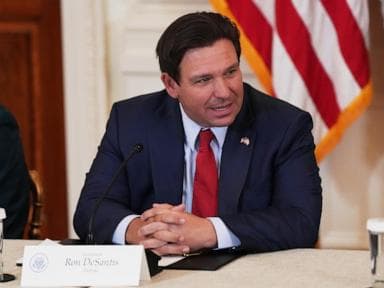 Cuộc chiến tái phân chia khu vực ở Florida đưa Ron DeSantis trở lại tâm điểm chú ý của Đảng Cộng hòa