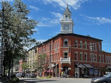 Người đàn ông ở ngoại ô New York nhận tội ăn cắp hơn 50 triệu đô la trong kế hoạch Ponzi