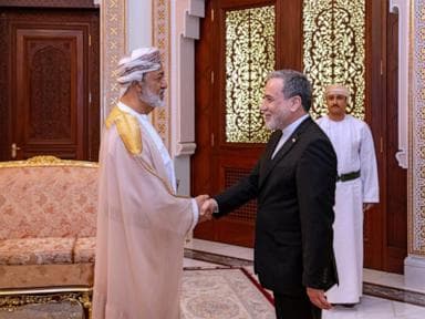 Các cuộc đàm phán ở Pakistan bị đình trệ khi nhà ngoại giao hàng đầu của Iran rời Islamabad và các đặc phái viên của Trump vắng mặt