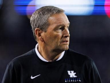 Nghỉ hưu Kentucky AD Mitch Barnhart sẽ không đảm nhận vai trò mới được trả lương cao ở trường