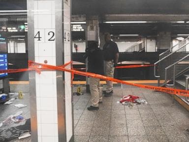 Video cảnh sát NYC giết người đàn ông cầm dao rựa tại nhà ga Grand Central được công bố