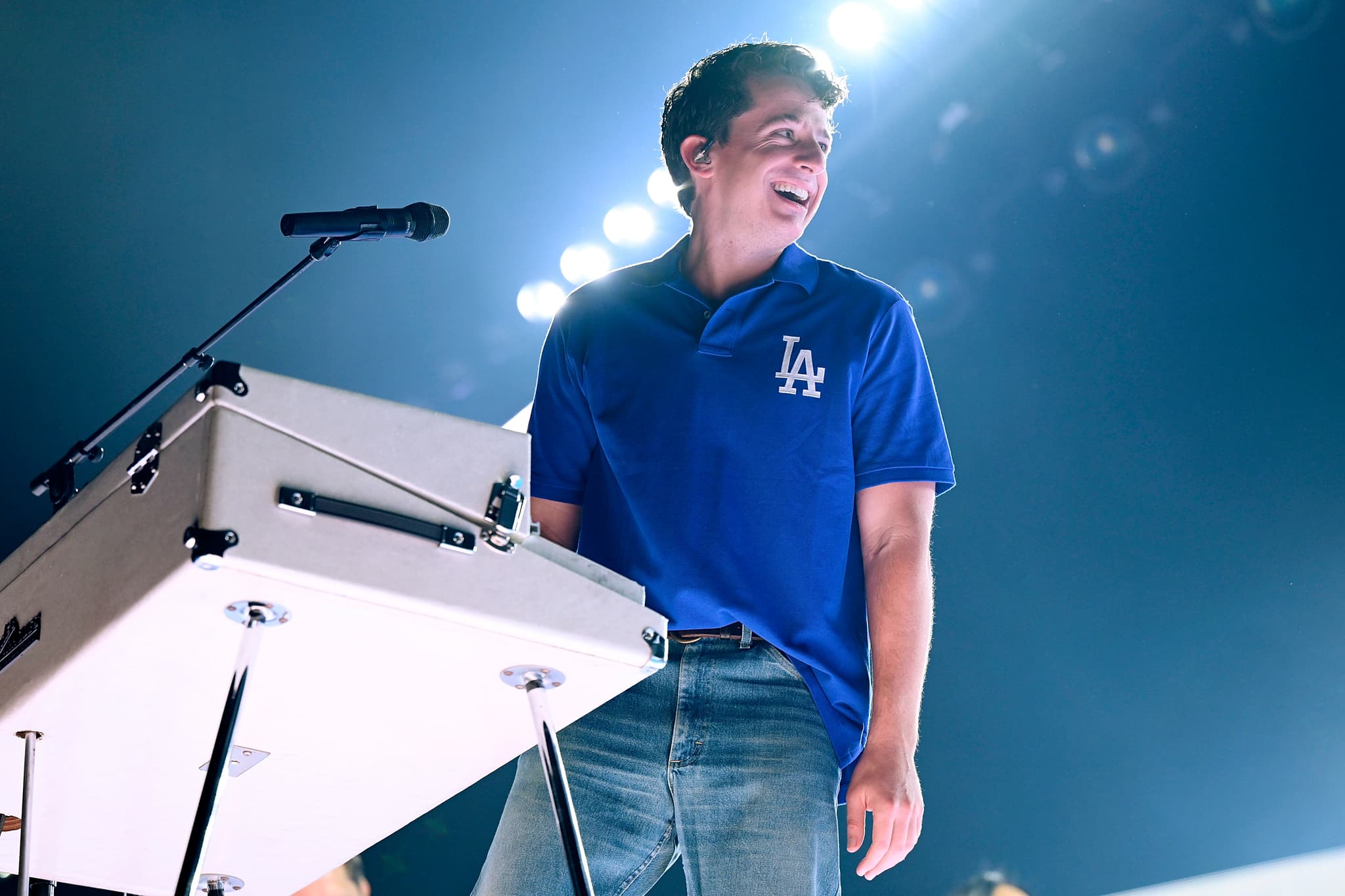 Charlie Puth Charms tại Diễn đàn Kia của Inglewood cho buổi biểu diễn lớn nhất ở Los Angeles của anh ấy cho đến nay: Đánh giá buổi hòa nhạc