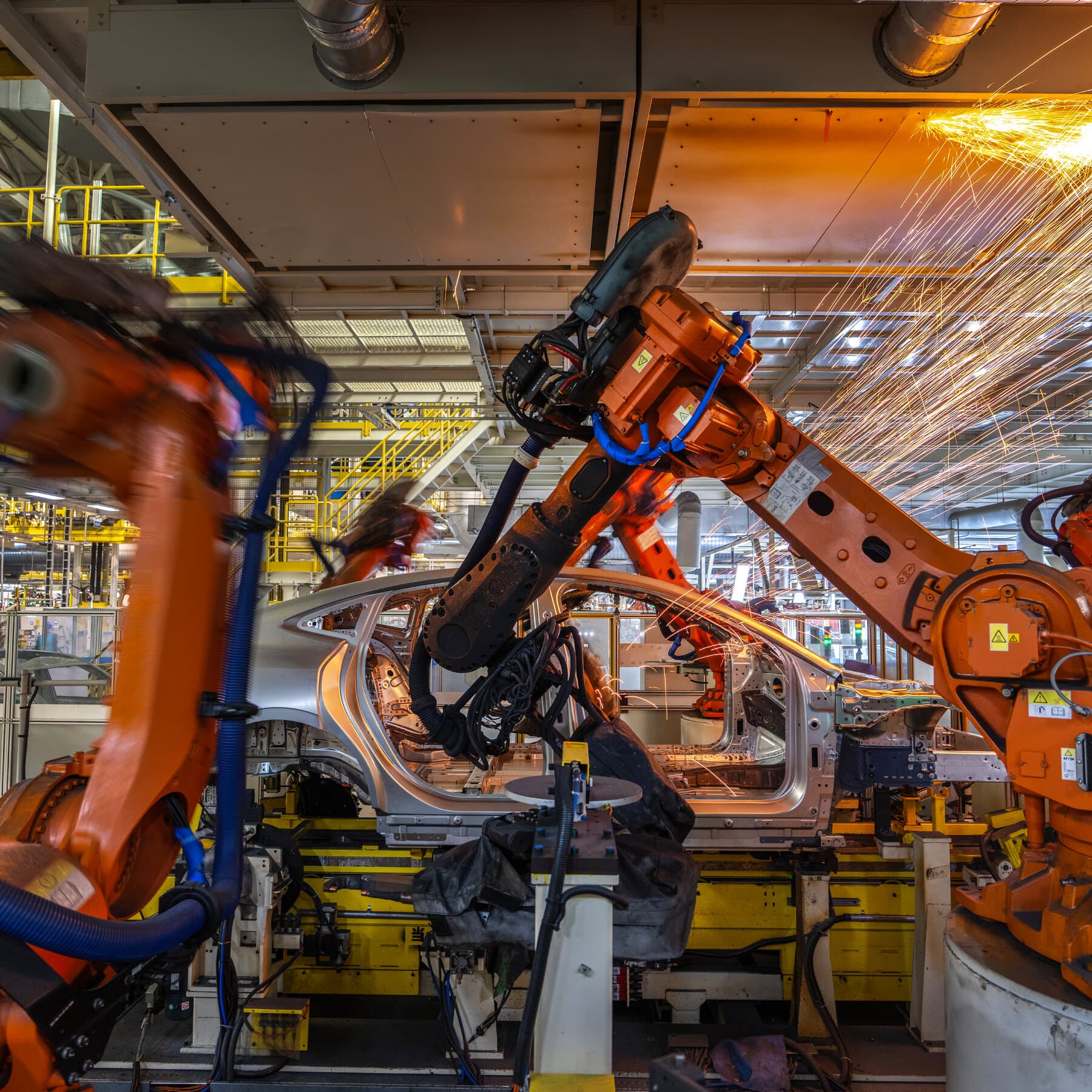 Geely Tăng Tốc Nhờ Biến Động Năng Lượng, Thách Thức BYD